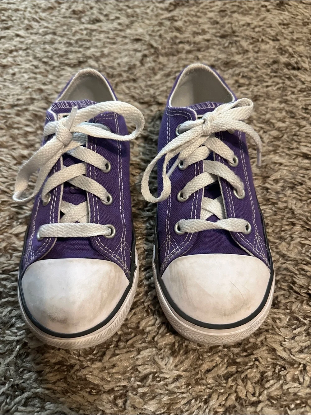 Converse Kids Low Top Sneaker - Purple and White h